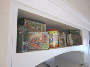 Feature Curved Open Shelf