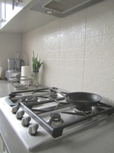 Shaker Style Kitchen with Heritage Style Tiled Splashback