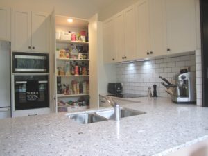 Chapel Hill Shaker Kitchen with 2 Door Walkin Blind Corner Pantry
