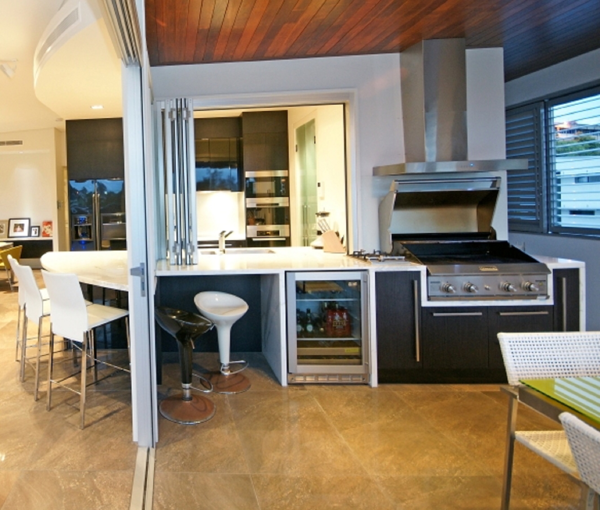 Brisbane Kitchen Design Black 2 Pac with Carrara Marble Benchtop3
