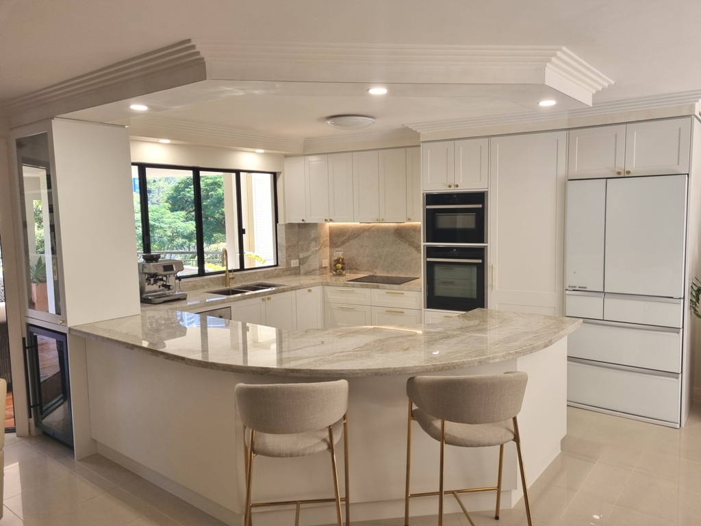 Brisbane Kitchen Design Curved Breakfast Bar Kangaroo Point Shaker Kitchen