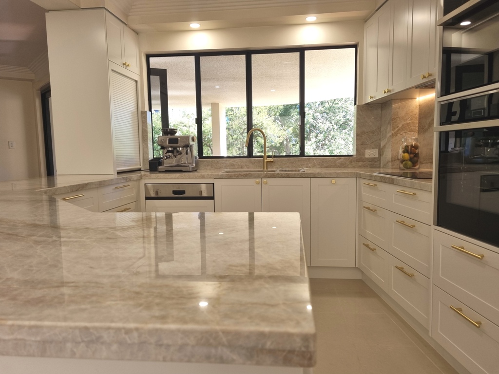 Brisbane Kitchen Design Curved Breakfast Bar Kangaroo Point Shaker Kitchen