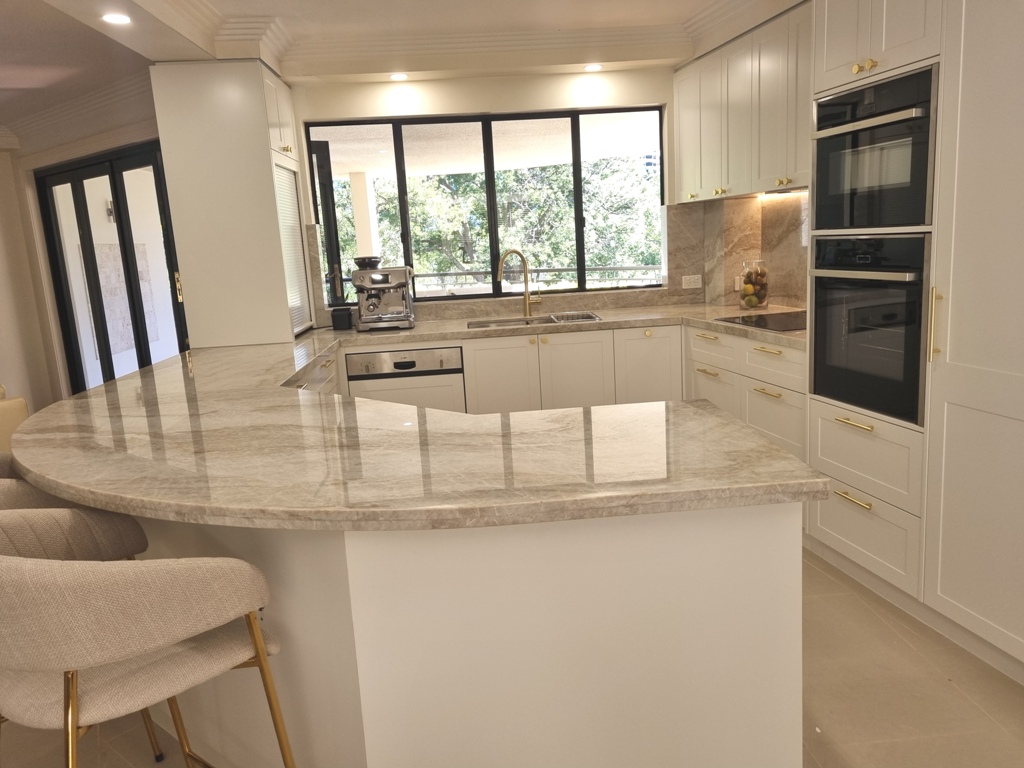 Brisbane Kitchen Design Curved Breakfast Bar Kangaroo Point Shaker Kitchen